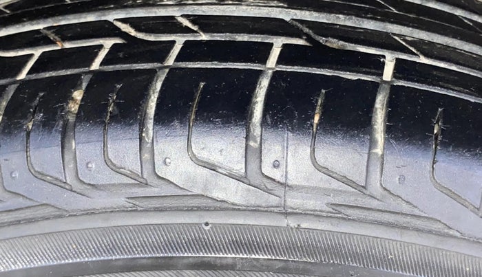 2022 Tata NEXON XZ PLUS SUNROOF DIESEL DUAL TONE, Diesel, Manual, 44,739 km, Right Rear Tyre Tread