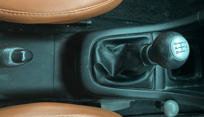 2016 Maruti Swift LXI (O), Petrol, Manual, 66,119 km, Gear Lever