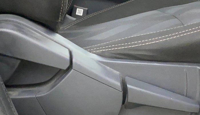 2021 Renault Kiger RXT MT, Petrol, Manual, 33,193 km, Driver Side Adjustment Panel