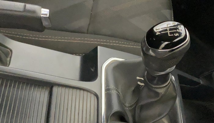 2021 Renault Kiger RXT MT, Petrol, Manual, 33,193 km, Gear Lever