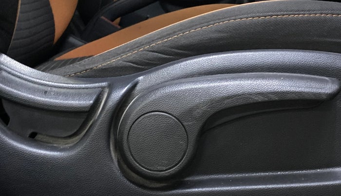 2016 Hyundai i20 Active 1.2 S, Petrol, Manual, 28,146 km, Driver Side Adjustment Panel