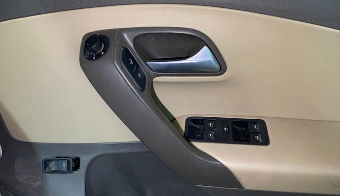 2016 Volkswagen Vento HIGHLINE PETROL AT, Petrol, Automatic, 1,14,318 km, Driver Side Door Panels Control