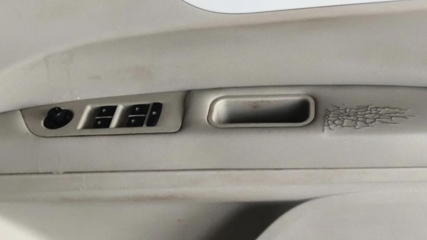 2019 Mahindra MARAZZO M8 7 STR, Diesel, Manual, 1,50,091 km, Driver Side Door Panels Control