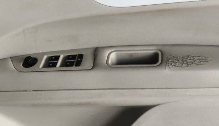 2019 Mahindra MARAZZO M8 7 STR, Diesel, Manual, 1,50,091 km, Driver Side Door Panels Control