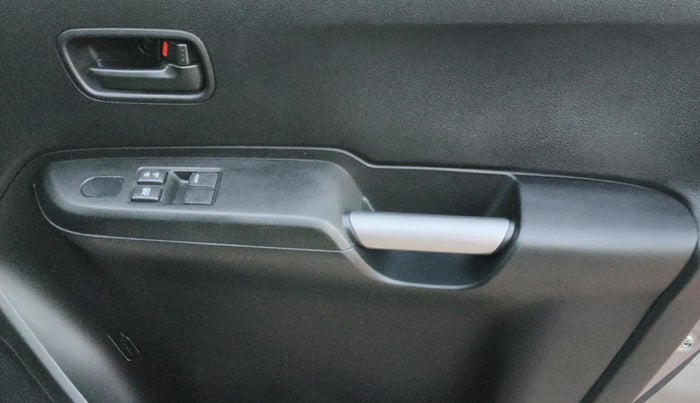 2023 Maruti IGNIS SIGMA 1.2, Petrol, Manual, 6,083 km, Driver Side Door Panels Control