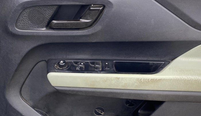 2022 Tata PUNCH ADVENTURE MT, Petrol, Manual, 99,571 km, Driver Side Door Panels Control