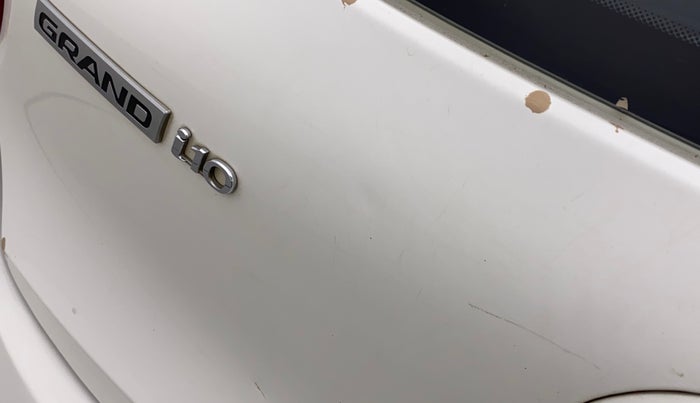 2018 Hyundai Grand i10 MAGNA 1.2 KAPPA VTVT, Petrol, Manual, 69,928 km, Dicky (Boot door) - Slightly dented