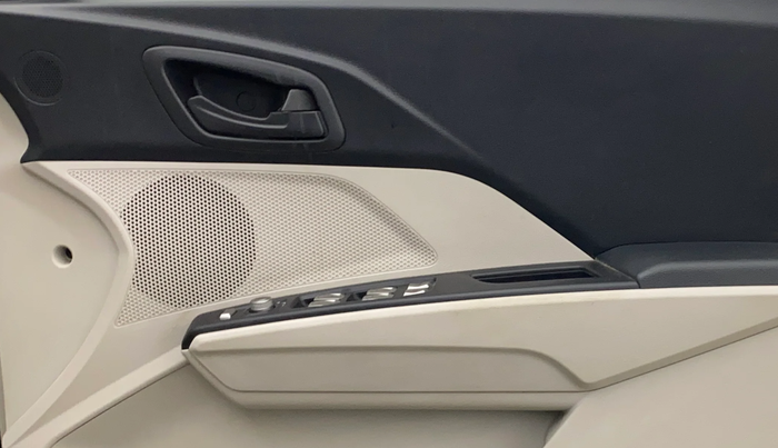 2021 Mahindra XUV300 W6 1.2 PETROL AMT, Petrol, Automatic, 63,607 km, Driver Side Door Panels Control