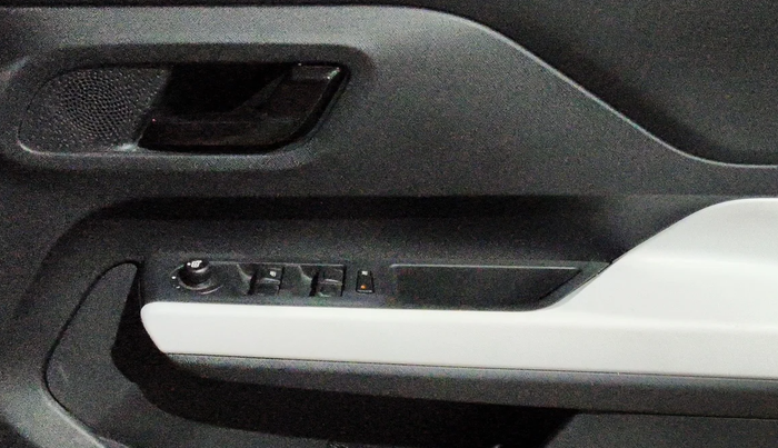 2024 Tata PUNCH ACCOMPLISHED AMT, Petrol, Automatic, 8,733 km, Driver Side Door Panels Control