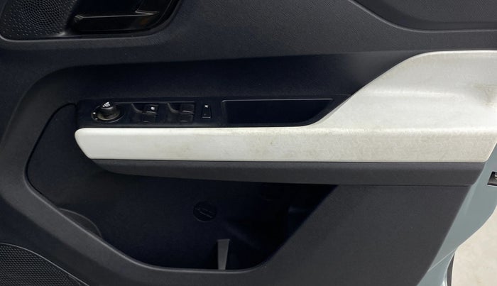 2025 Tata PUNCH Accomplished Plus (S) AMT, Petrol, Automatic, 8,487 km, Driver Side Door Panels Control