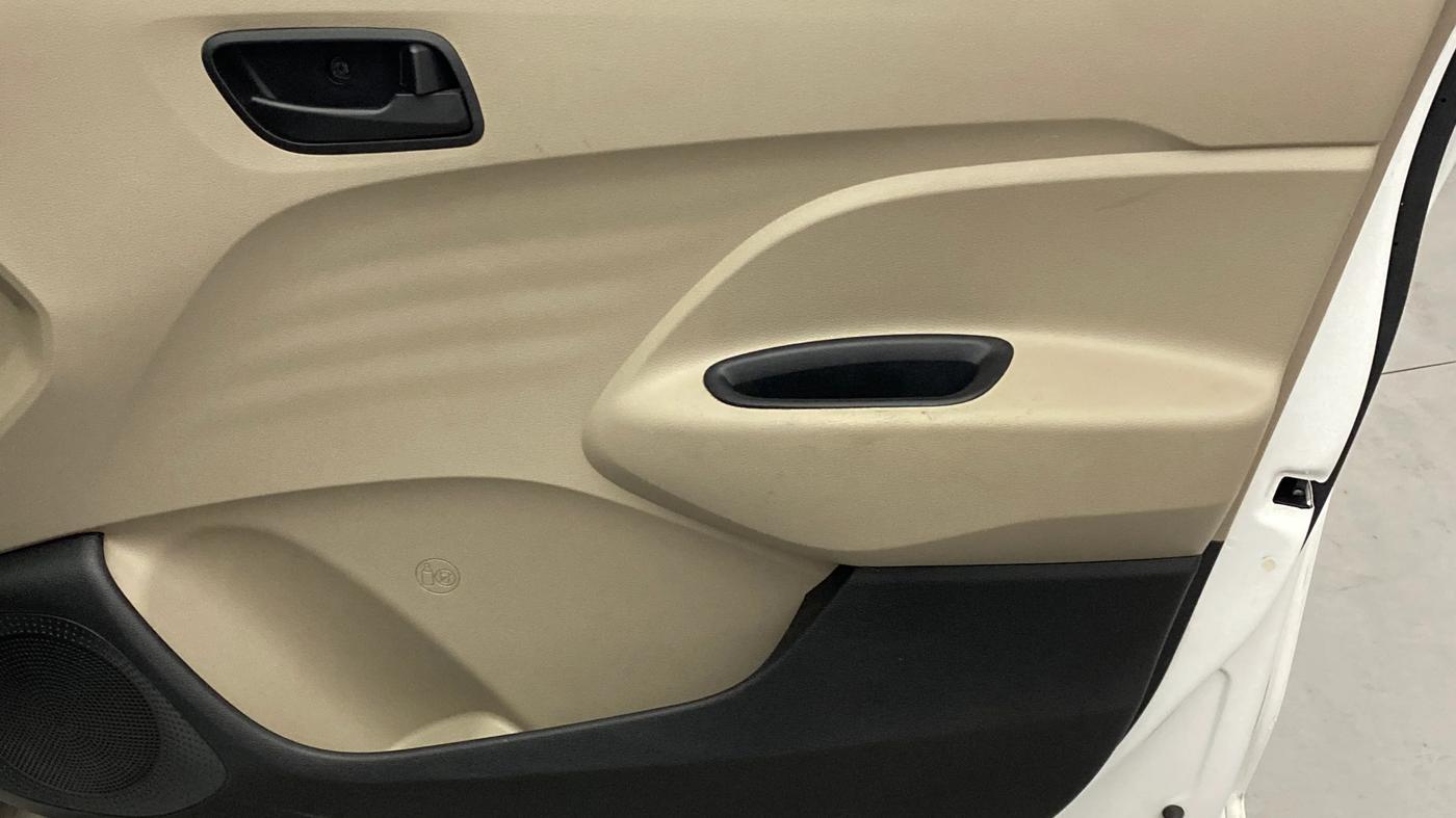 2021 Hyundai NEW SANTRO ERA EXECUTIVE, Petrol, Manual, 36,763 km, Driver Side Door Panels Control