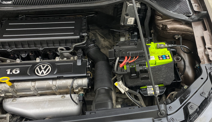 2016 Volkswagen Vento HIGHLINE 1.6 MPI, Petrol, Manual, 73,081 km, Engine View - Left