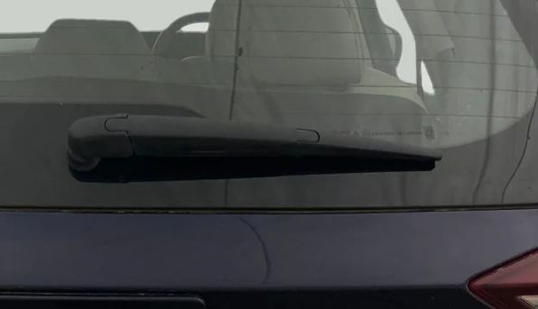 2023 Mahindra XUV700 AX 5 P AT 5 STR, Petrol, Automatic, 21,340 km, Rear Wiper