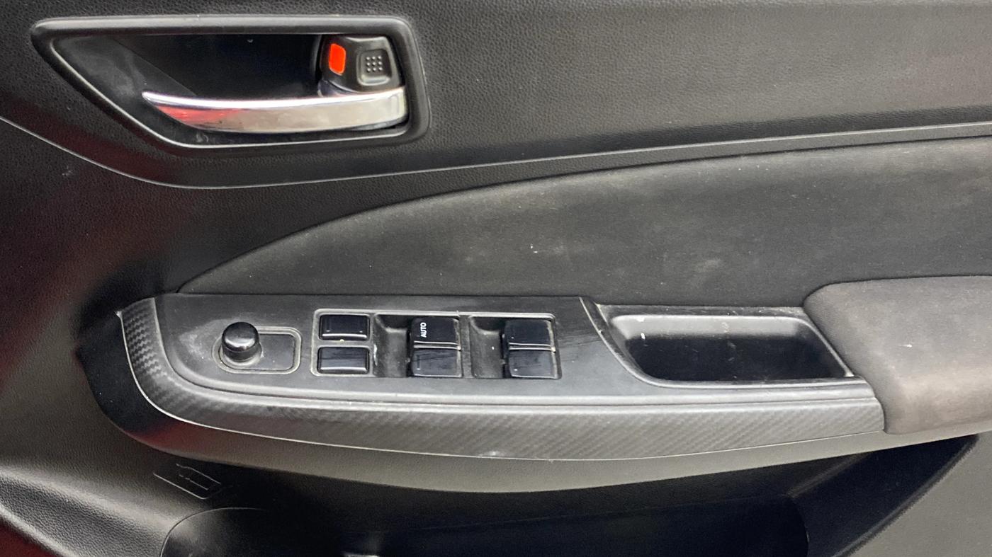 2018 Maruti Swift VDI, Diesel, Manual, 1,00,745 km, Driver Side Door Panels Control