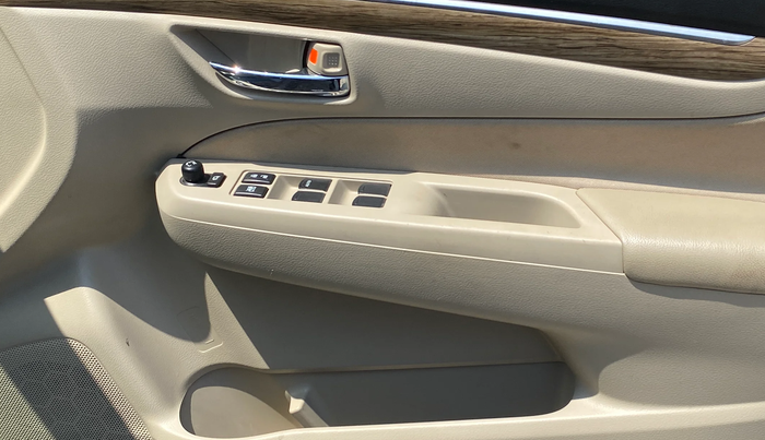 2023 Maruti Ciaz ZETA 1.5 SHVS MT PETROL, Petrol, Manual, 39,290 km, Driver Side Door Panels Control