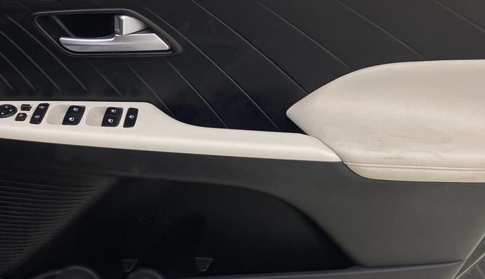 2023 Hyundai Verna SX(O) 1.5 MPI IVT , Petrol, Automatic, 63,704 km, Driver Side Door Panels Control