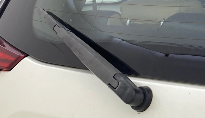 2019 Mahindra XUV500 W9, Diesel, Manual, 1,04,375 km, Rear Wiper