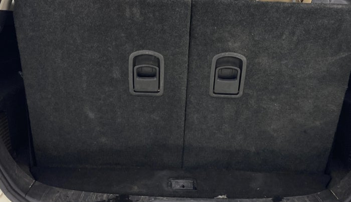 2019 Mahindra XUV500 W9, Diesel, Manual, 1,04,375 km, Boot Inside