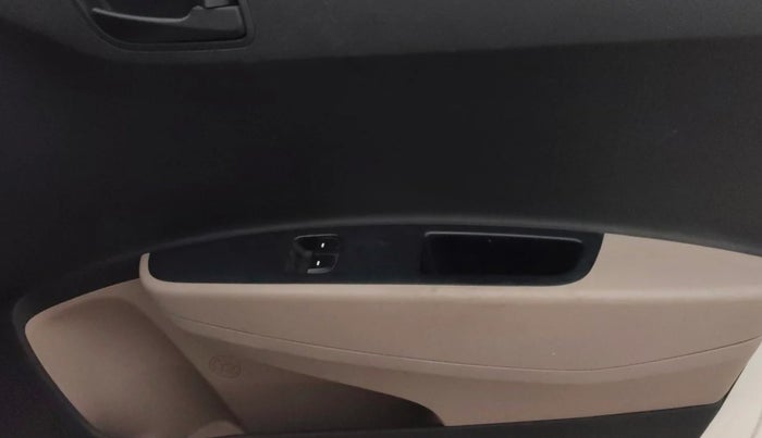 2014 Hyundai Xcent BASE 1.2, Petrol, Manual, 51,457 km, Driver Side Door Panels Control