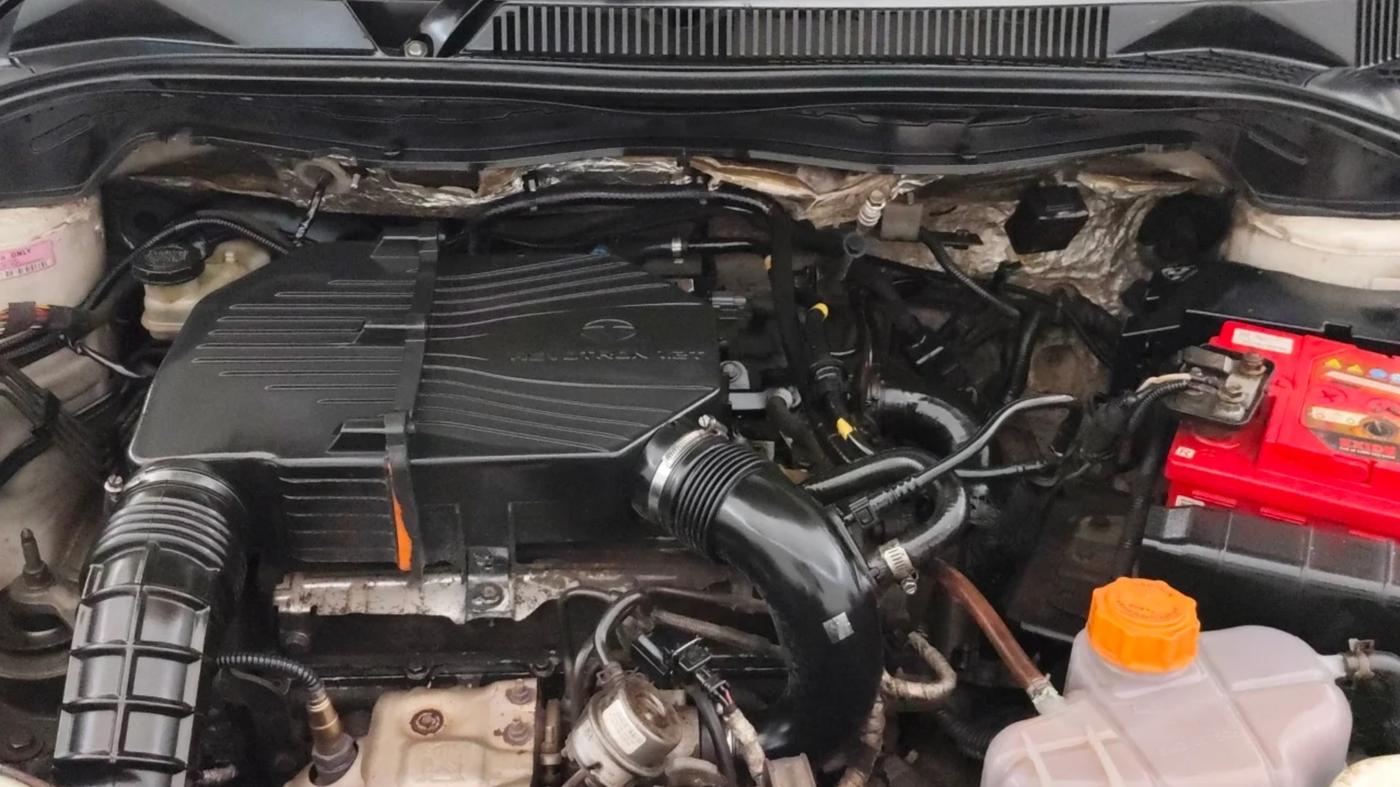 2015 Tata Zest XMS PETROL, Petrol, Manual, 1,17,892 km, Engine View