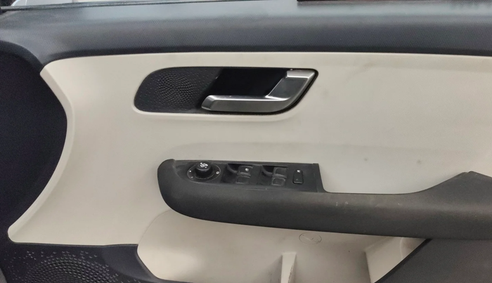 2022 Tata ALTROZ XZA PLUS, Petrol, Automatic, 49,363 km, Driver Side Door Panels Control