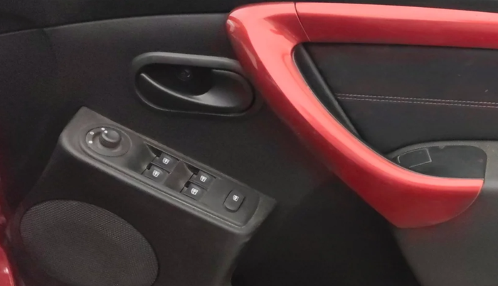 2018 Renault Duster RXS CVT, CNG, Automatic, 74,490 km, Driver Side Door Panels Control