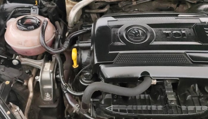 2016 Skoda Superb L&K 1.8 TSI AT, Petrol, Automatic, 1,00,251 km, Engine View - Right