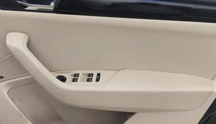 2016 Skoda Superb L&K 1.8 TSI AT, Petrol, Automatic, 1,00,251 km, Driver Side Door Panels Control