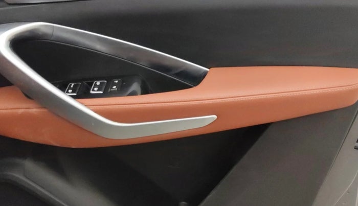 2022 MG HECTOR PLUS SHARP 1.5 PETROL TURBO CVT 6-STR, Petrol, Automatic, 56,886 km, Driver Side Door Panels Control