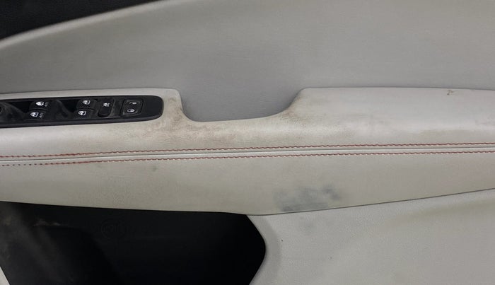 2018 Jeep Compass LIMITED 2.0 DIESEL, Diesel, Manual, 1,38,046 km, Driver Side Door Panels Control