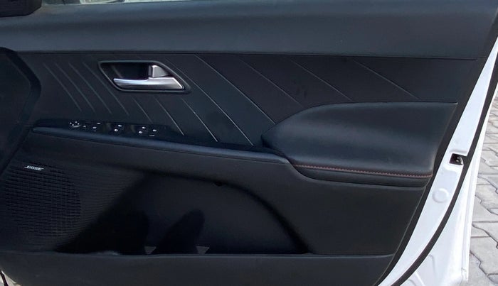 2024 Hyundai Verna SX (O) 1.5 TURBO PETROL DCT, Petrol, Automatic, 3,081 km, Driver Side Door Panels Control