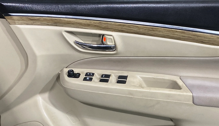 2020 Maruti Ciaz ALPHA  AT 1.5 SHVS PETROL, Petrol, Automatic, 39,754 km, Driver Side Door Panels Control