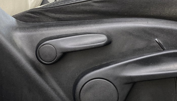 2018 Jeep Compass LIMITED 1.4 PETROL AT, Petrol, Automatic, 28,126 km, Driver Side Adjustment Panel