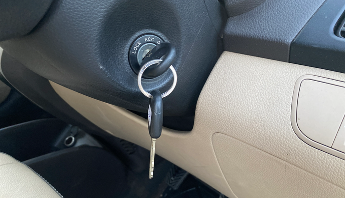 2016 Hyundai Eon ERA +, Petrol, Manual, 57,362 km, Key Close Up