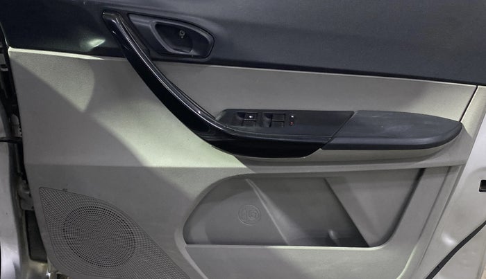 2018 Tata Tiago XT DIESEL, Diesel, Manual, 1,21,378 km, Driver Side Door Panels Control