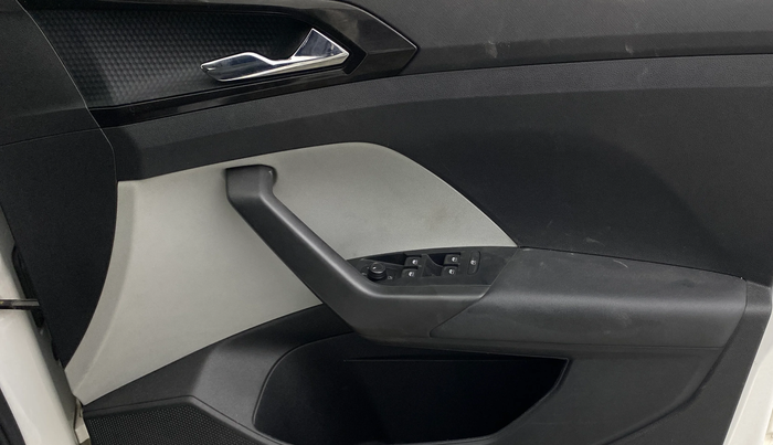 2021 Skoda KUSHAQ STYLE 1.5L TSI MT, Petrol, Manual, 85,224 km, Driver Side Door Panels Control