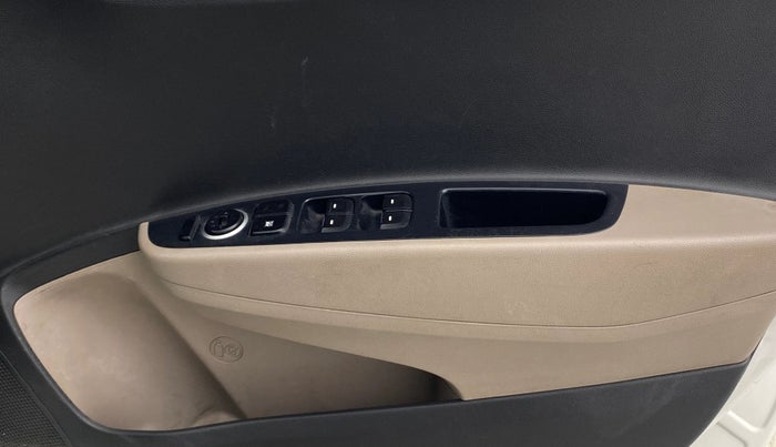 2016 Hyundai Grand i10 SPORTZ 1.1 CRDI, Diesel, Manual, 1,06,501 km, Driver Side Door Panels Control