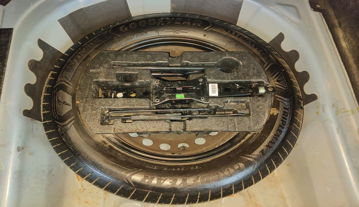 2022 Volkswagen VIRTUS HIGHLINE TSI 1.0 MT, Petrol, Manual, 59,237 km, Spare Tyre