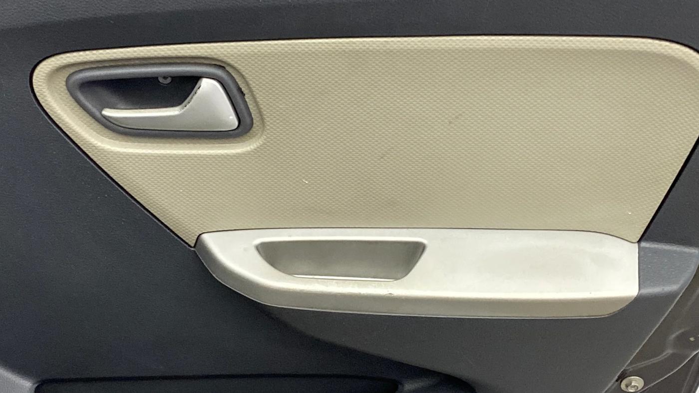 2015 Maruti Alto K10 VXI AMT, Petrol, Automatic, 1,07,039 km, Driver Side Door Panels Control
