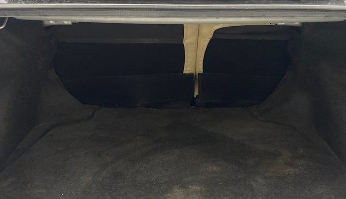 2015 Toyota Corolla Altis JS PETROL, Petrol, Manual, 1,20,681 km, Boot Inside