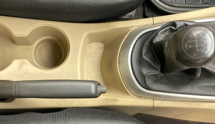 2013 Hyundai Verna FLUIDIC 1.6 VTVT SX, Petrol, Manual, 1,07,943 km, Gear Lever