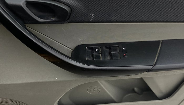 2018 Tata Tiago XT PETROL, Petrol, Manual, 63,565 km, Driver Side Door Panels Control