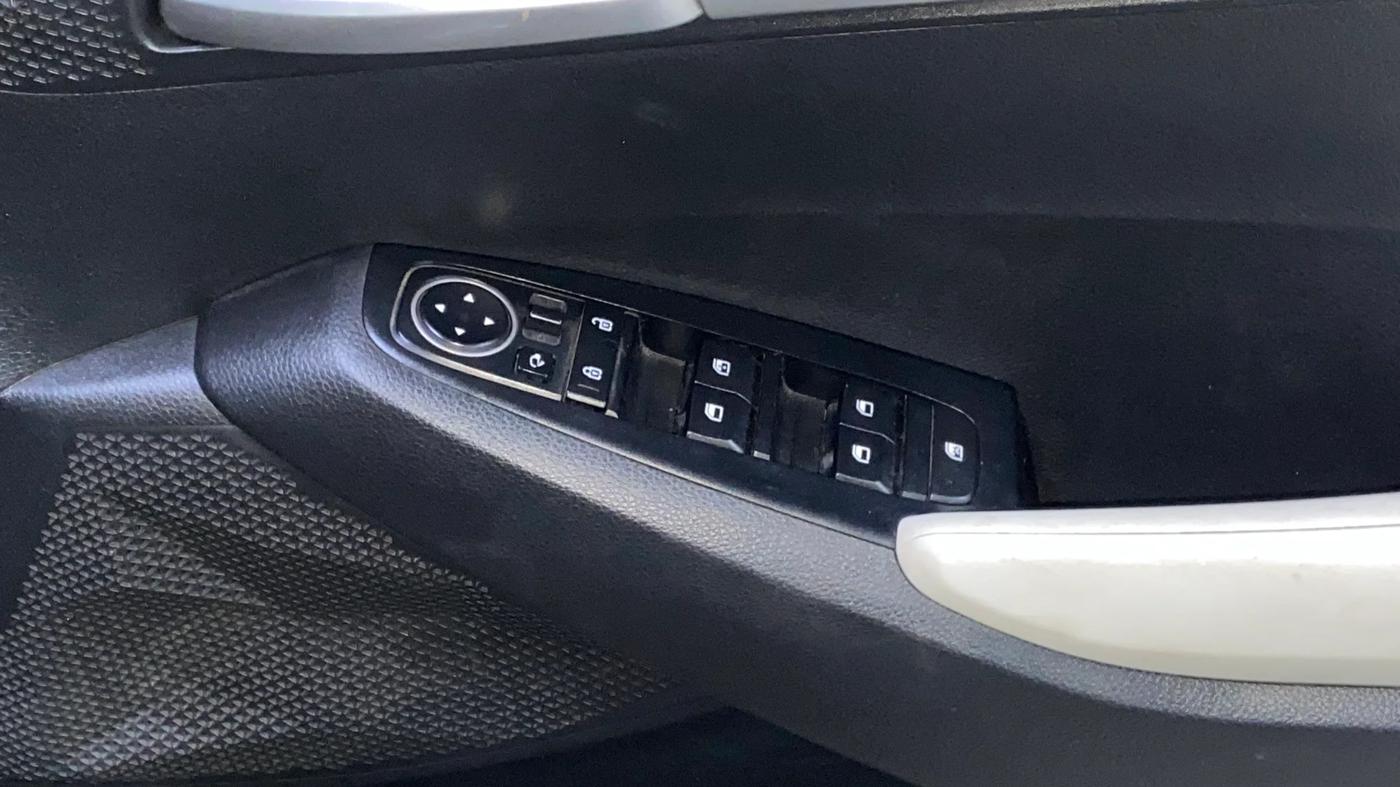 2021 KIA SELTOS HTK PLUS 1.5 IMT, Petrol, Manual, 33,770 km, Driver Side Door Panels Control