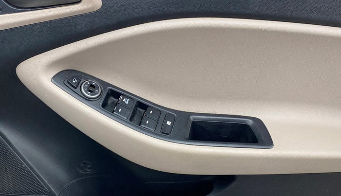 2018 Hyundai Elite i20 SPORTZ 1.2, CNG, Manual, 82,162 km, Driver Side Door Panels Control