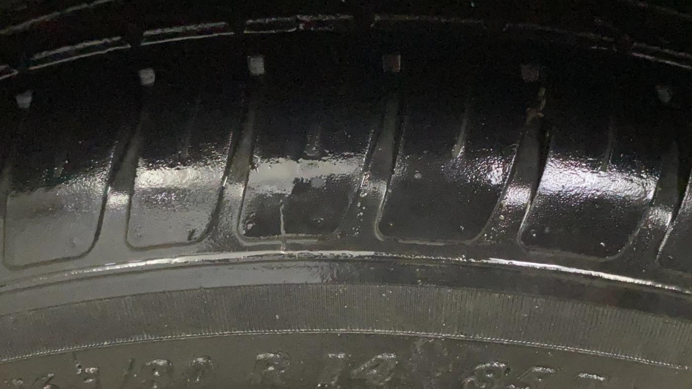 2020 Maruti Swift LXI, Petrol, Manual, 59,912 km, Right Front Tyre Tread
