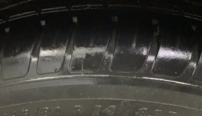 2020 Maruti Swift LXI, Petrol, Manual, 59,912 km, Right Front Tyre Tread