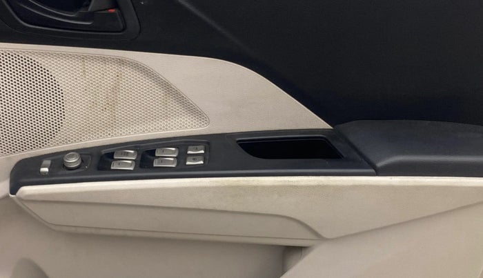 2019 Mahindra XUV300 W6 1.2 PETROL, Petrol, Manual, 45,892 km, Driver Side Door Panels Control