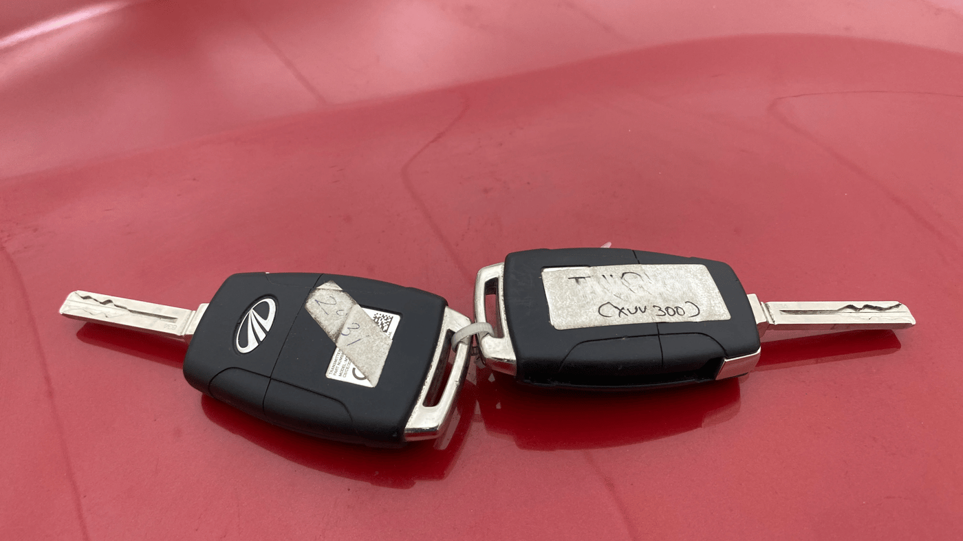 2019 Mahindra XUV300 W6 1.2 PETROL, Petrol, Manual, 45,892 km, Key Close Up