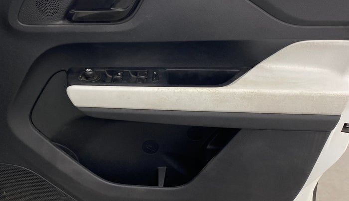 2025 Tata PUNCH Accomplished Plus (S) AMT, Petrol, Automatic, 9,348 km, Driver Side Door Panels Control