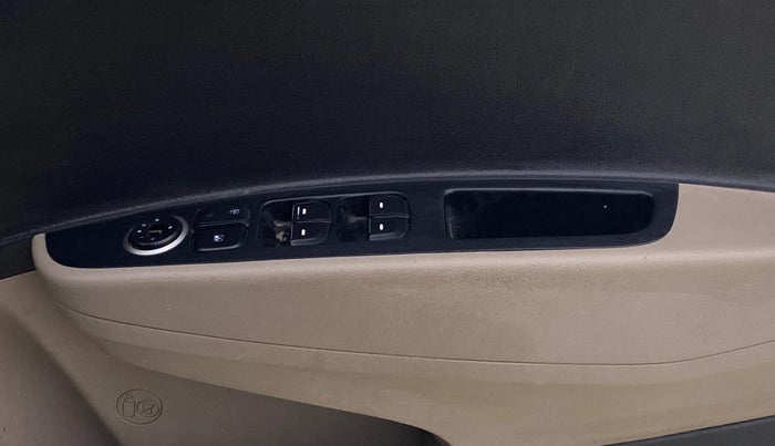 2017 Hyundai Grand i10 MAGNA 1.2 KAPPA VTVT, CNG, Manual, 80,100 km, Driver Side Door Panels Control